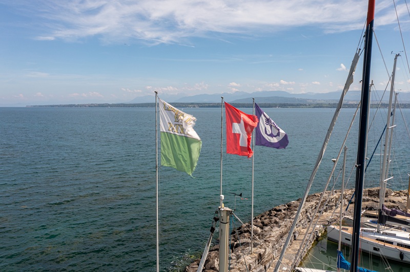 Ponton Founex drapeaux Ponton Founex drapeaux
